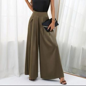 Essnce Solid Plicated Detail Wide Leg Pants - size XS (2) NEW without tag